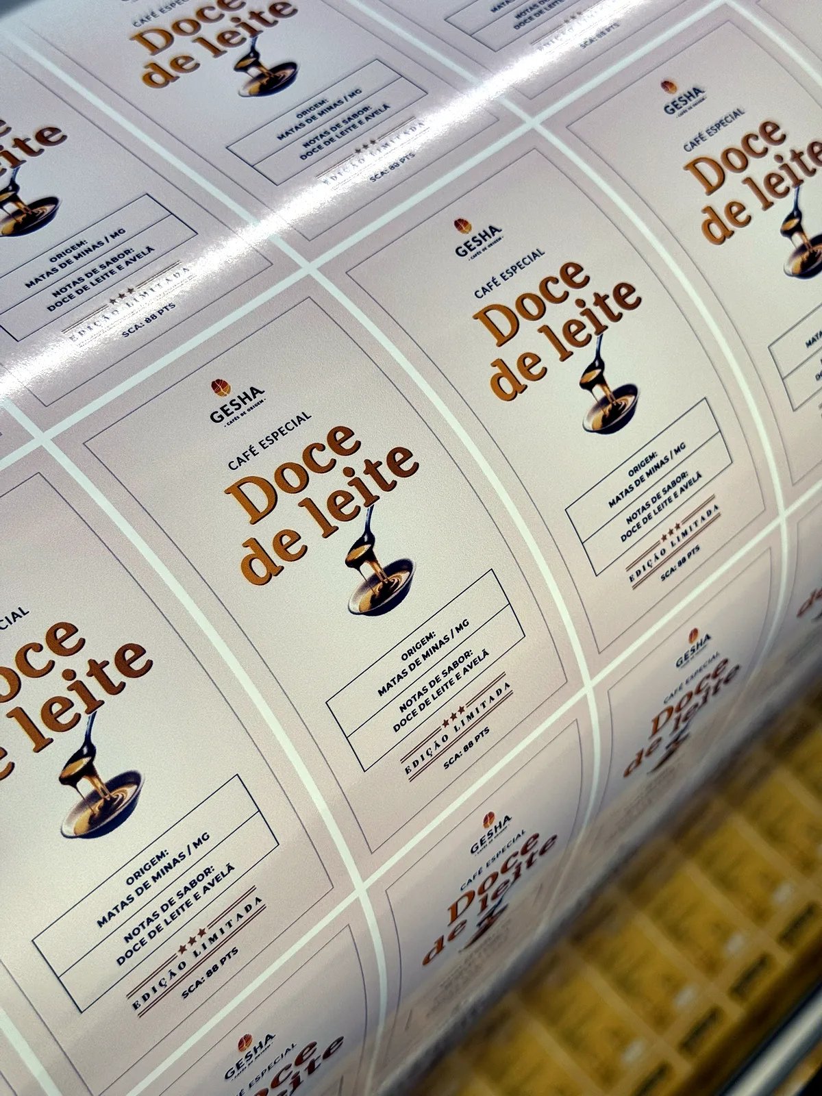 Bobina de rótulos na impressora